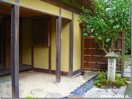 日本家屋入口 写真フリー素材 モノモノしい