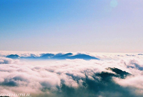 流れる雲 雲海 写真フリー素材 モノモノしい